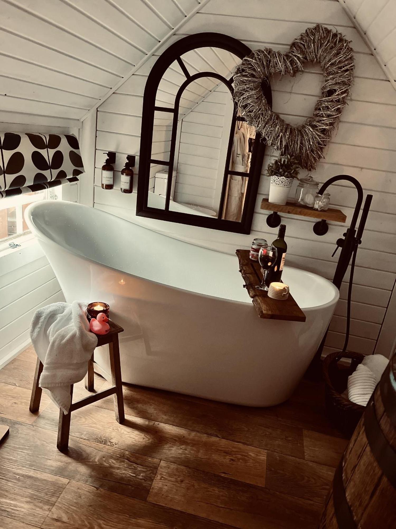 1 - Ein Trysor Cudd - Outdoor Bathtub - Incredible Views Villa Pont Sticill Exterior foto